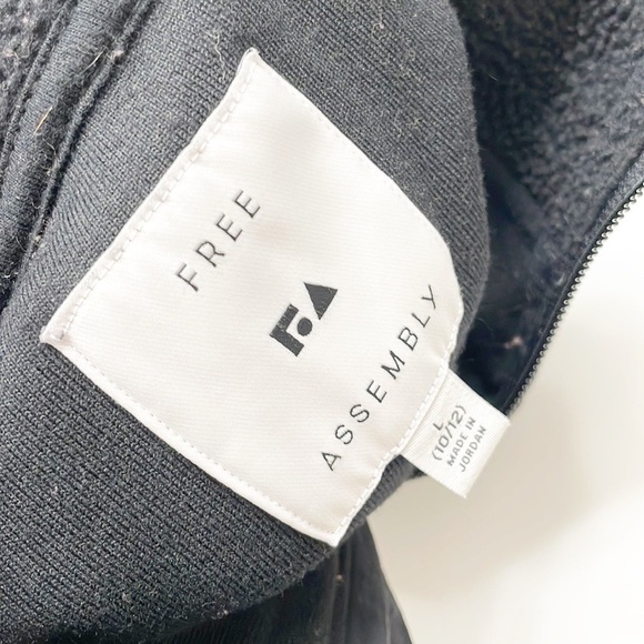 Free Assembly boys black fleece camo zip up vest - Picture 3 of 4